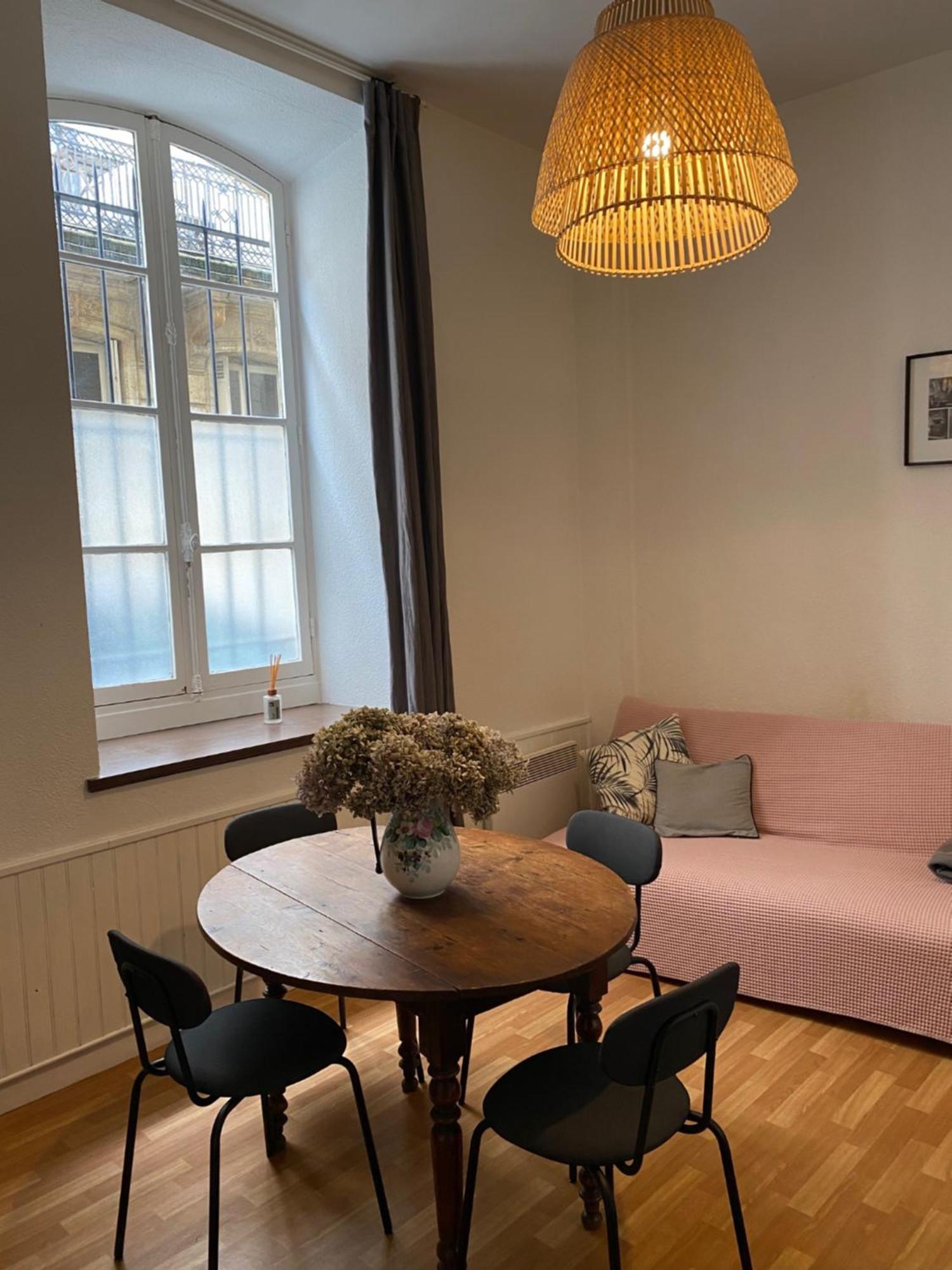 Grand Studio Style Bordelais Dans Le Triangle D'Or Bordeaux Exterior photo
